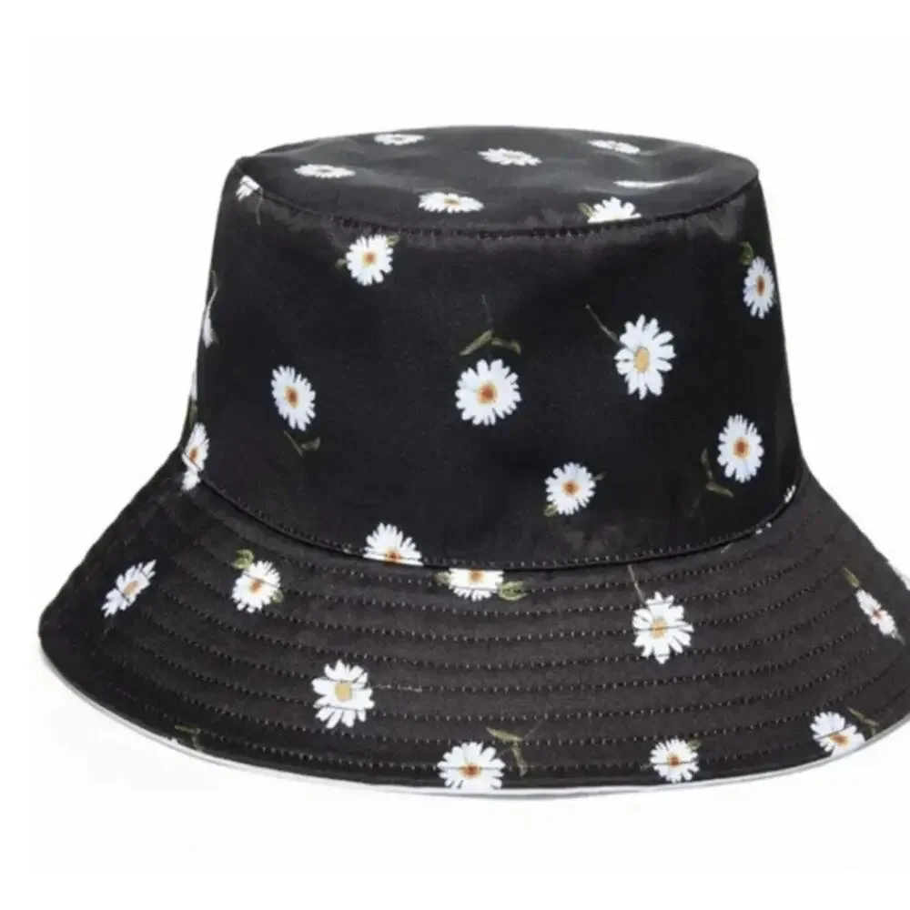 Alice + Olivia Daisy Print Duffel Bag & Bucket Hat Bundle New - Picture 3 of 6